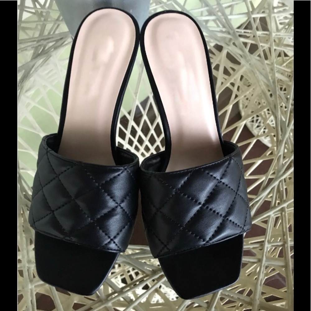 New quilted square toe heel 6.5 & 8.5 - Picture 8 of 16